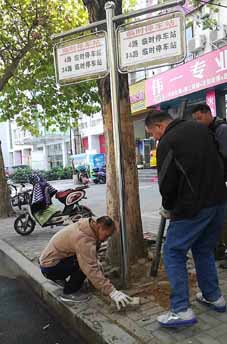 現(xiàn)場(chǎng)辦公，把整改成效落實(shí)到群眾心坎上
