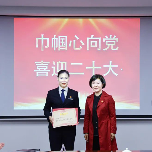 市婦聯(lián)、市總工會(huì)領(lǐng)導(dǎo)來集團(tuán)授牌公交巾幗事業(yè)再迎盛事