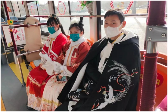 老家河南 心的春運(yùn)︱熟悉的春節(jié)里！ 看洛陽公交人的過年儀式感 