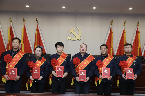 0204 節(jié)能能手從左至右依次為 石亞杰、沈小慶、楊興忠、于俊國、權振利、吳偉偉.jpg