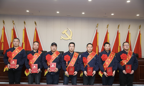0202  標兵從左至右依次為 苗田、尤建鵬、劉德斌、褚聰偉、王占峰、解偉強、馬群藝.jpg